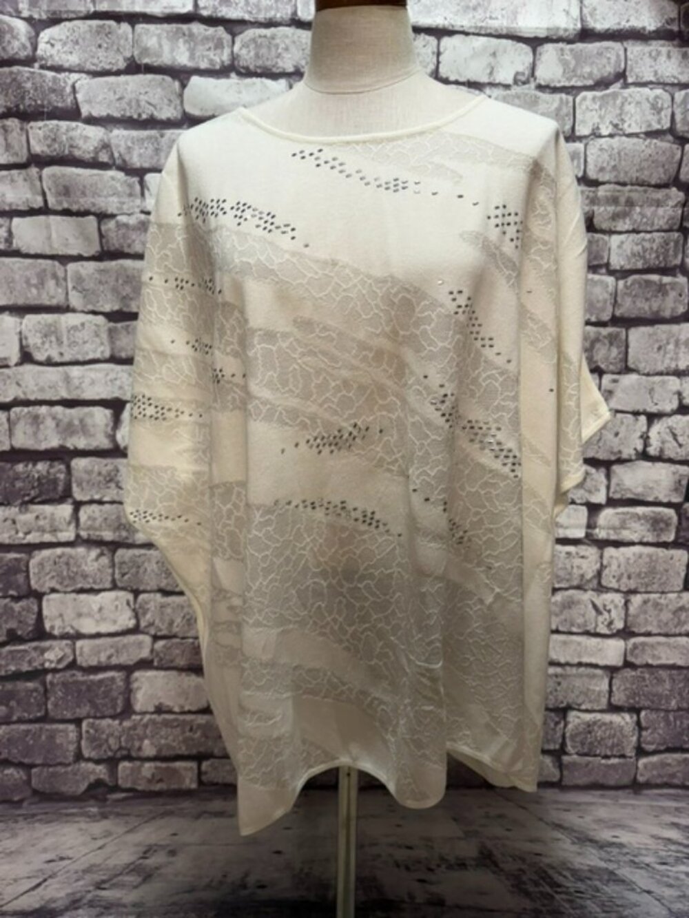 Ming Wang NWT Ivory Poncho One Size